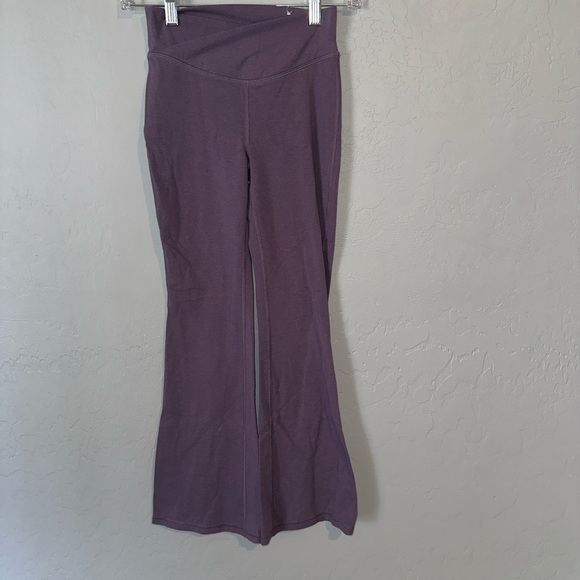 Old Navy Girls Purple Flared Yoga Pants - Picture 1 of 5